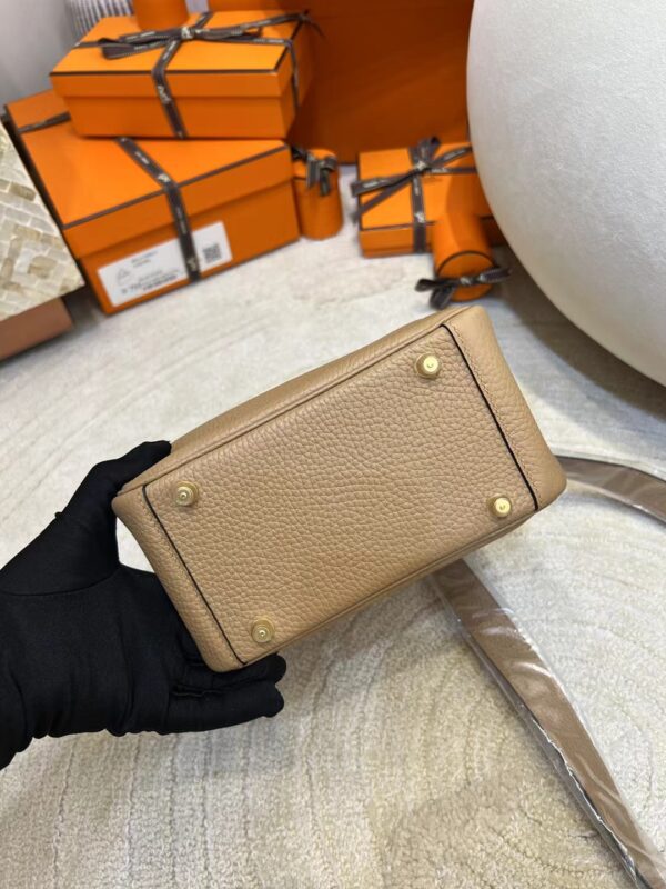 0538bf9cf3790cc Handmade Hermes Mini Lindy 19 Clemence 0M Chai Gold Hardware