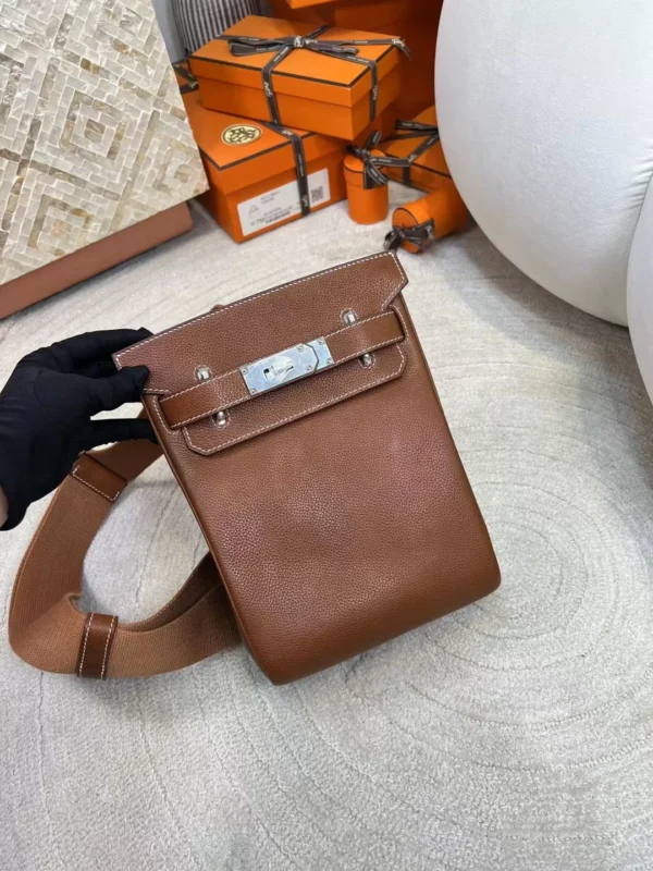 13c23d712497495-jpg Taiwan 37 Gold Faubourg Barenia Hac A Dos Backpack Silver Hardware