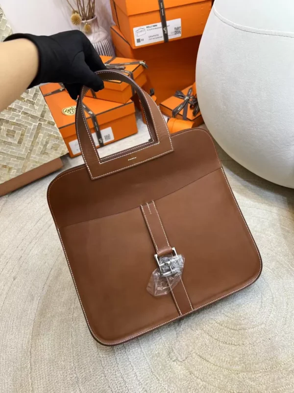 14e91e23d7a4ec0-jpg-1 Stock Fauve Barenia Leather Halzan 31CM Tote Bag Silver Hardware