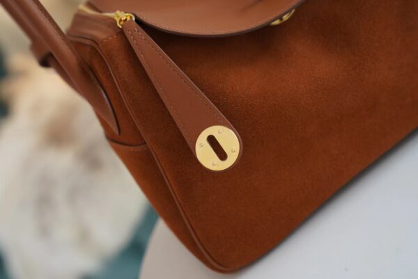1a8352c406676dc Stock Hermes CK37 Gold Grizzly / Swift Leather Lindy 26CM Gold Hardware