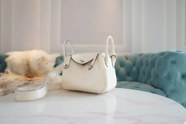 1b073e62f43b696 Fashion Hermes Mini Lindy 19CM I2 Nata / Gold Swift Leather Silver Hardware