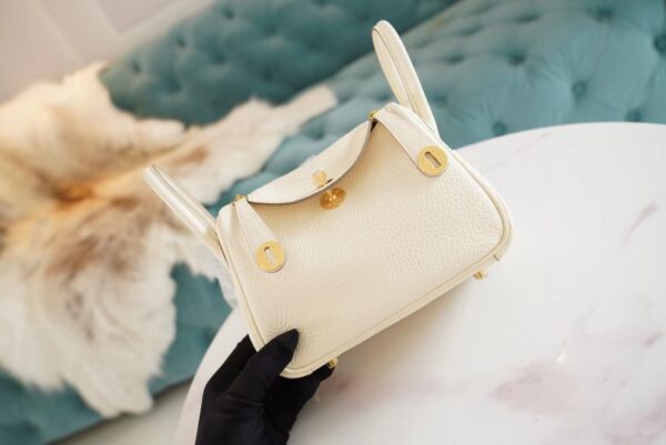 290a575f490f6f5-1 Wholesale Hermes C10 Craie Clemence Leather Mini Lindy19CM Gold Hardware