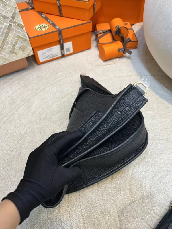 2e15fca5a6f6d2c-jpg USA New York Hermes 89 Noir Clemence Evelyne 29CM Gold Hardware