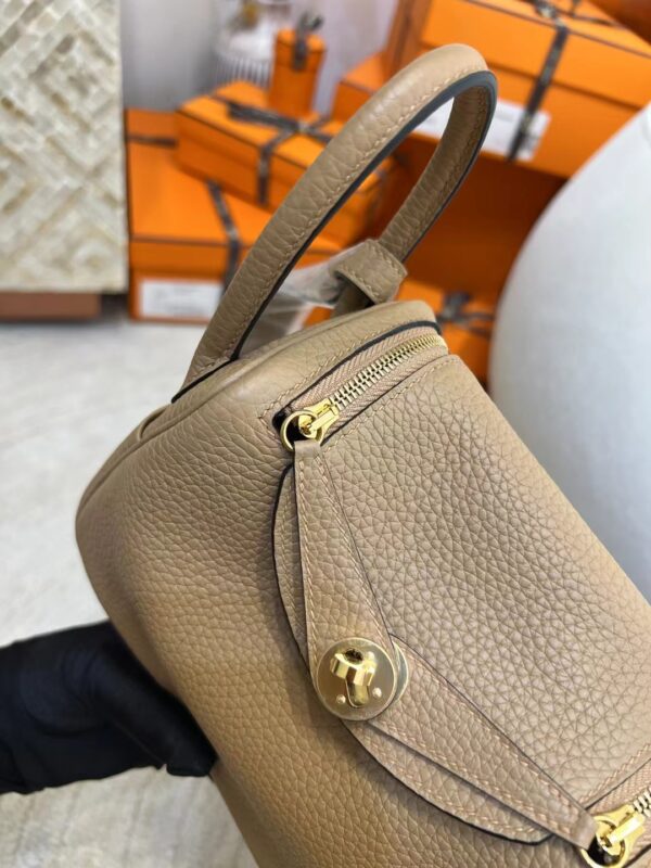 332d0f4652b4634 Handmade Hermes Mini Lindy 19 Clemence 0M Chai Gold Hardware