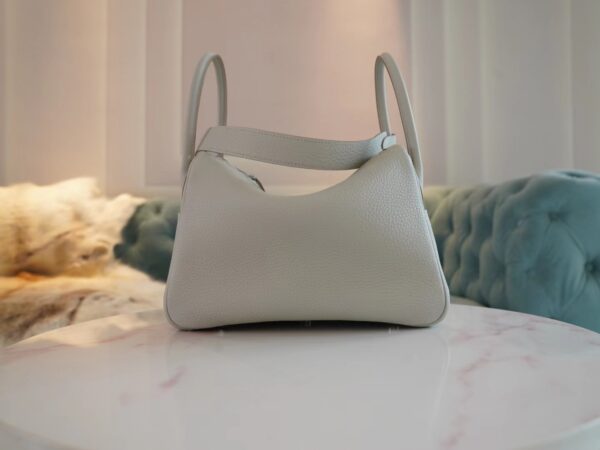 3f6bb855857a8e3 Hand Stitching Hermes 8L Beton Lindy 26CM Clemence Leather Silver Hardware
