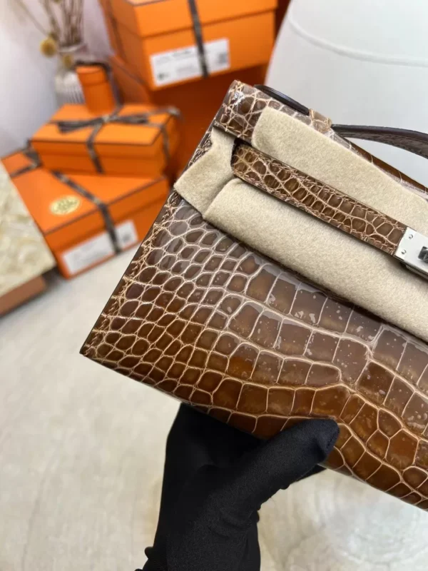 4d76da6591d28f4-jpg Taiwan Hermes Shiny Alligator Crocodile Kelly Pochette 22CM 33 Miel Silver Hardware