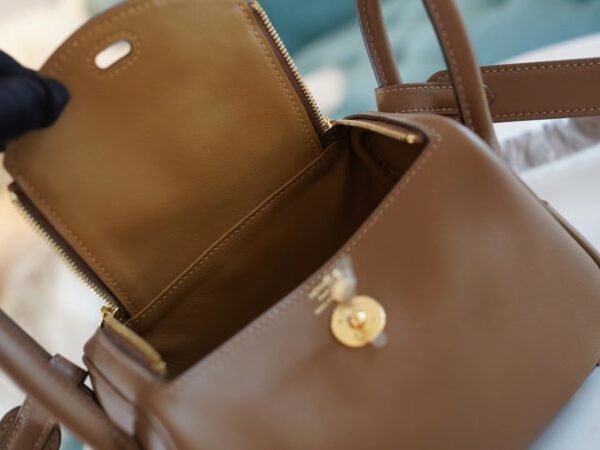 76b56828fd26708 Hand Stitch Hermes Mini Lindy19CM 3G Alezen/Biscuit Inner Swift Leather Gold Hardware