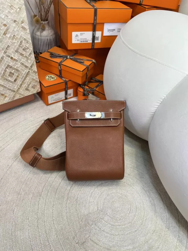 77a0c59af3905f2-jpg-1 Taiwan 37 Gold Faubourg Barenia Hac A Dos Backpack Silver Hardware