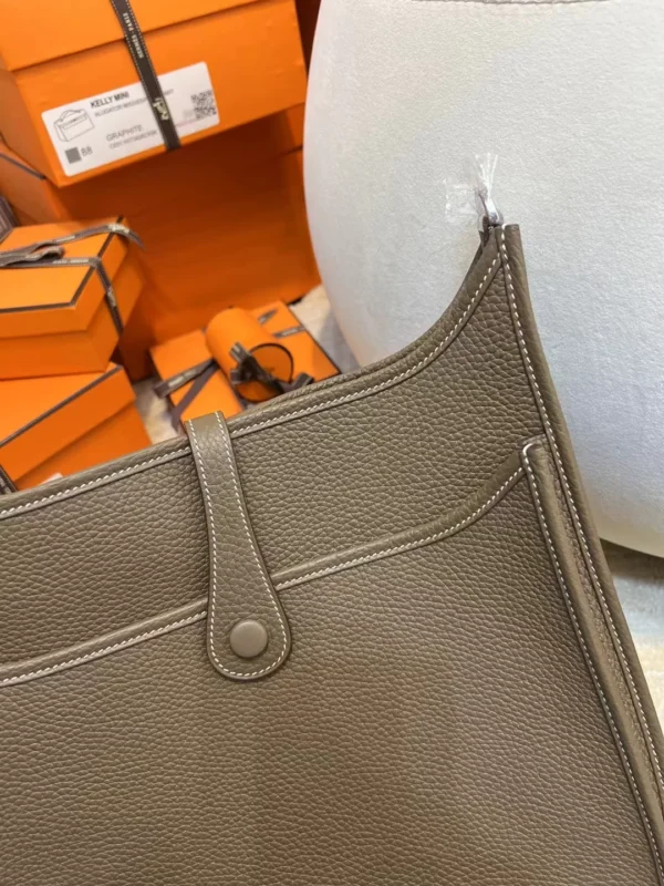 8443dbbd13e586e-jpg Handmade Hermes Evelyne 29CM 18 Etoupe Clemence Leather Silver Hardware