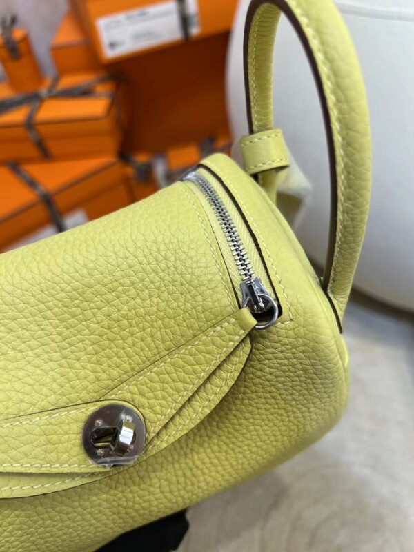 84f0b7f5f654006 Canada Ottawa Hermes Mini Lindy 19CM Clemence 1Z Jaune Poussin/ I2 Nata Silver Hardware