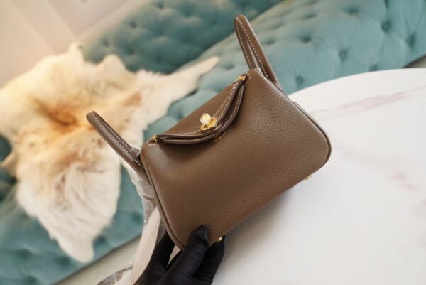 95f2df388cad8af-1 Hermes Handmade Boutique Mini Lindy19CM C18 Gris Etoupe Clemence Leather Gold Hardware