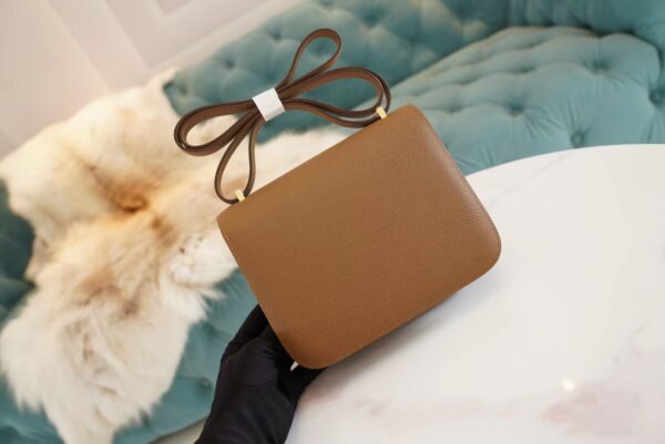 a7eb5db323f6405 Hermes Boutique 3G Alezan Epsom Leather Constance19CM Shoulder Bag