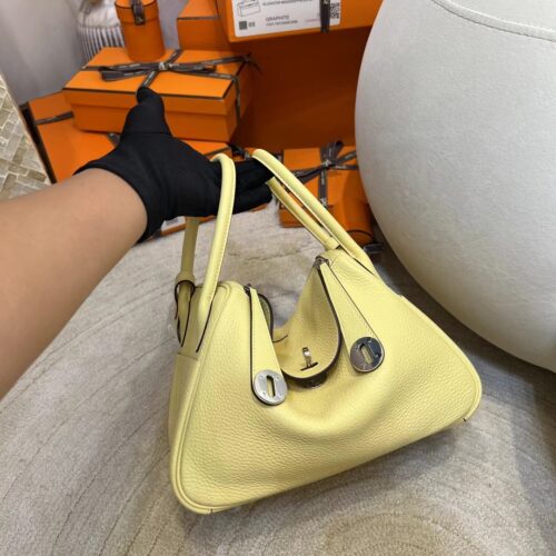 Hermes Boutique Lindy 26CM Clemence Leather 0Y Lemoncello Silver Hardware