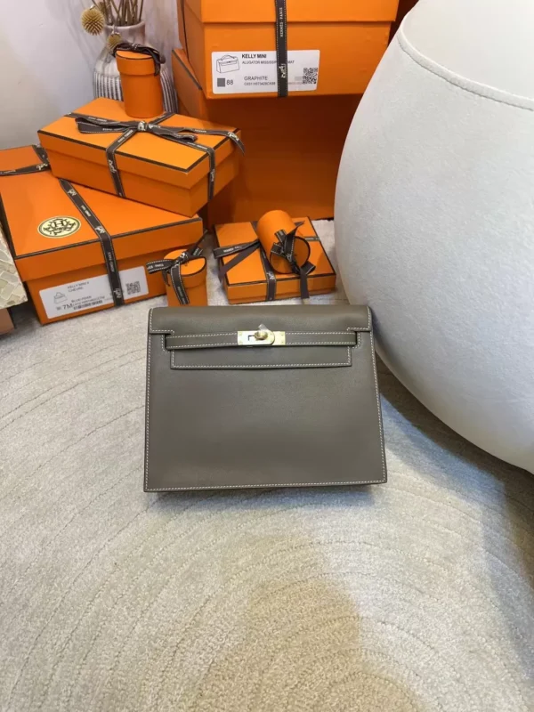 bd76b9f6f90a9ac-jpg USA Washington Hermes 18 Etoupe Swift Kelly Danse 22 Gold Hardware