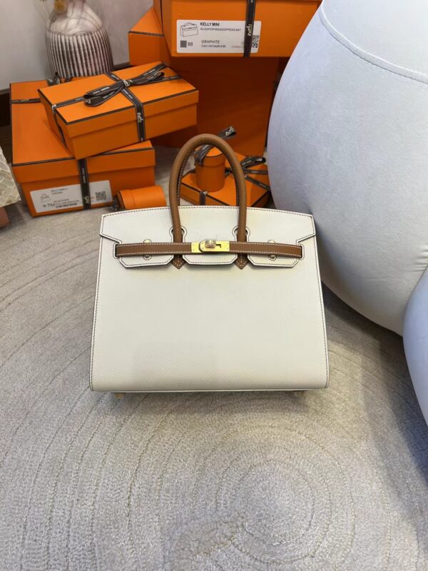 bf0265fce795622-1 Qatar Doha Hermes Birkin Sellier 25 10 Craie / 37 Gold Epsom Brush Gold Hardware