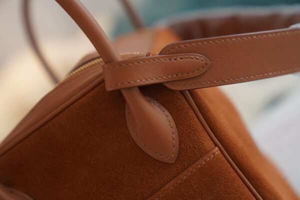 c2597cd815da750 Stock Hermes CK37 Gold Grizzly / Swift Leather Lindy 26CM Gold Hardware