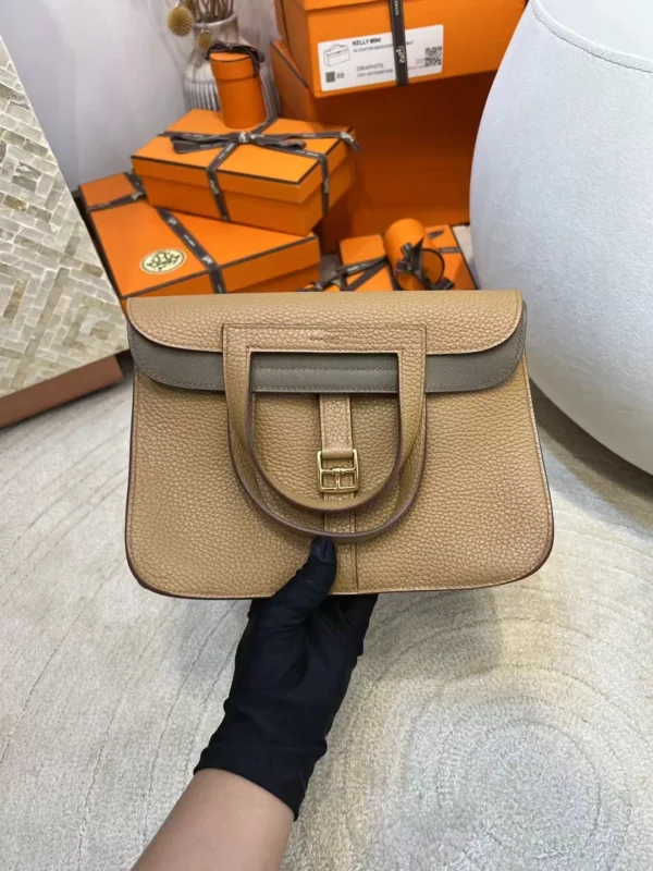 d011b569b6e0b18-jpg-1 Hermes Halzan 25CM 4B Biscuit / 3G Alezan Clemence Gold Hardware