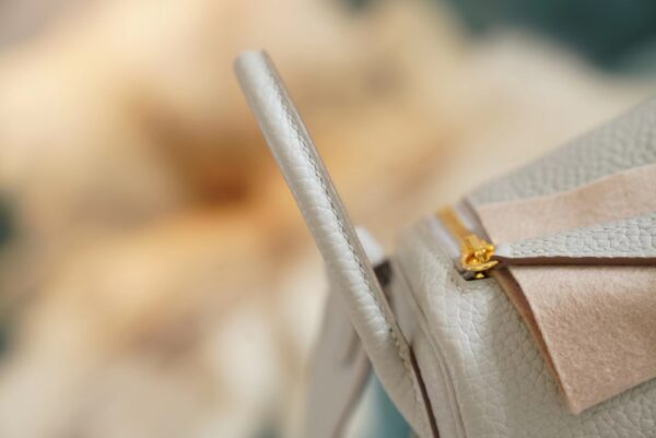 d33ae2ad036eb6a Hermes CK80 Gris Pearl Clemence Leather Mini Lindy 19CM Gold Hardware