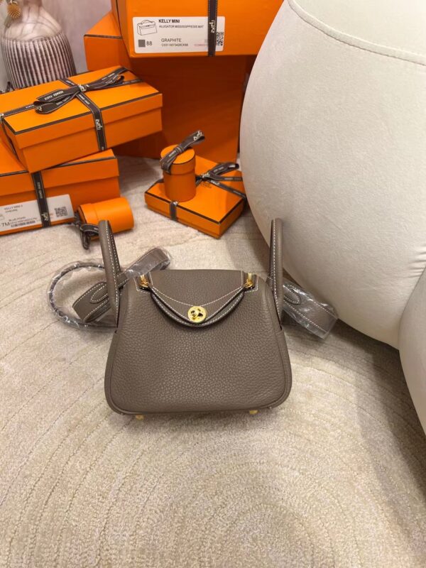 d58bacfdc229617 Taiwan Hermes Mini Lindy 19 TC Leather 18 Etoupe Gold Hardware