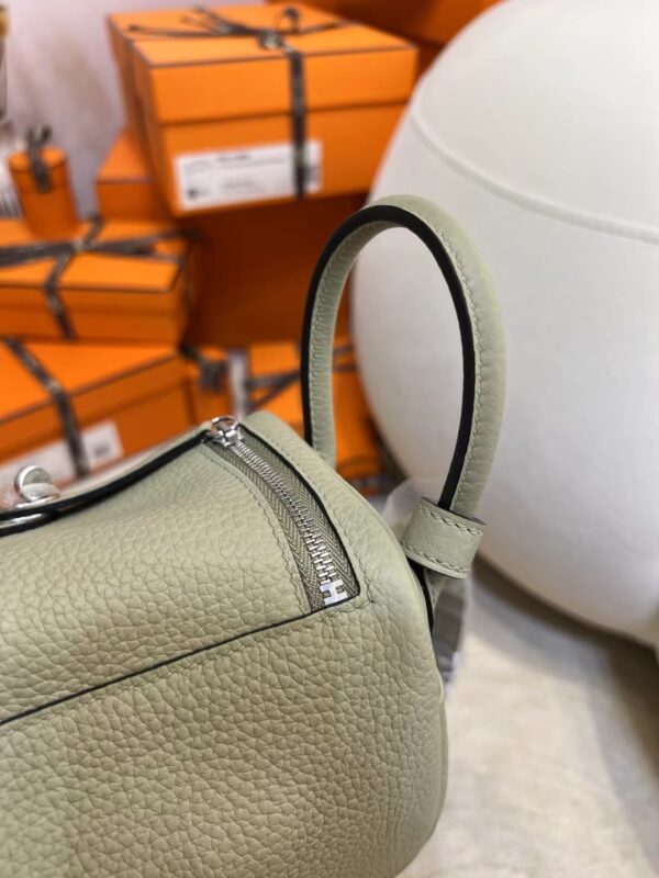 d5991d0320709e8 Australia Canberra Hermes Mini Lindy 19 Clemence Q1 Sauge Silver Hardware