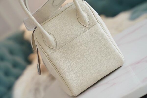 f4218b2367a4e64 New Arrival Hermes Lindy 26CM CK10 Craie Clemence Leather Silver Hardware
