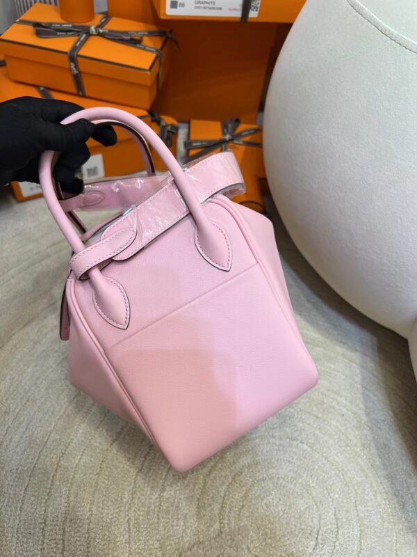 f747ec9913af325 Hermes Shop Lindy 26CM Swift Leather 3Q Rose Sakura Silver Hardware