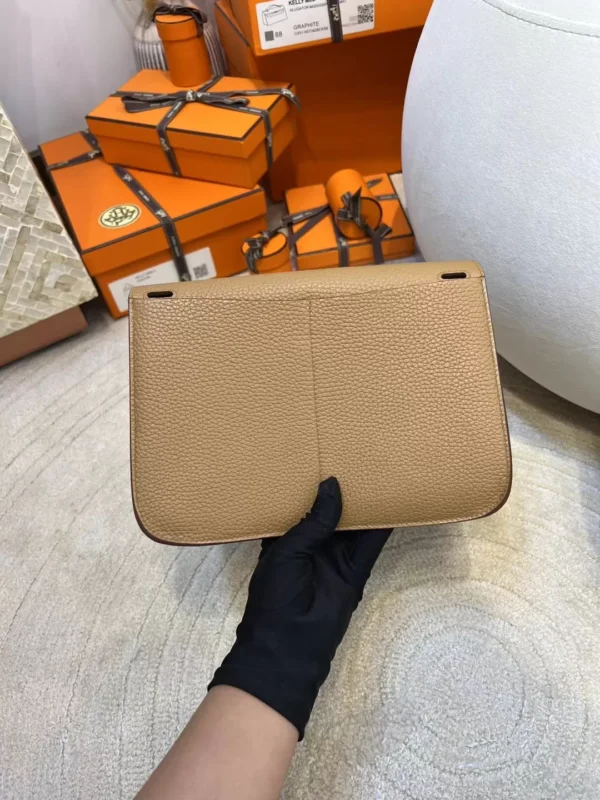 f8f6434e66e5b1a-jpg Hermes Halzan 25CM 4B Biscuit / 3G Alezan Clemence Gold Hardware