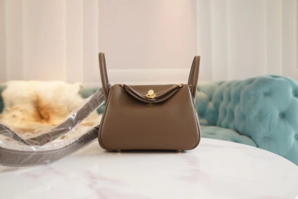 ff926d92d733754 Hermes Handmade Boutique Mini Lindy19CM C18 Gris Etoupe Clemence Leather Gold Hardware