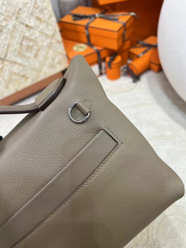 mmexport1713423429703 New Hermes 18 Etoupe Evercolor Leather Kelly 2424 Mini Silver Hardware