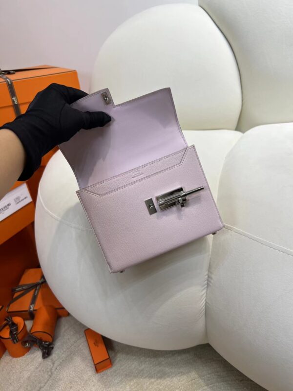 mmexport1716272243369 Hermes Bag Images Verrou Mini 17 Chevre Leather 09 Mauve Pale Silver Hardware