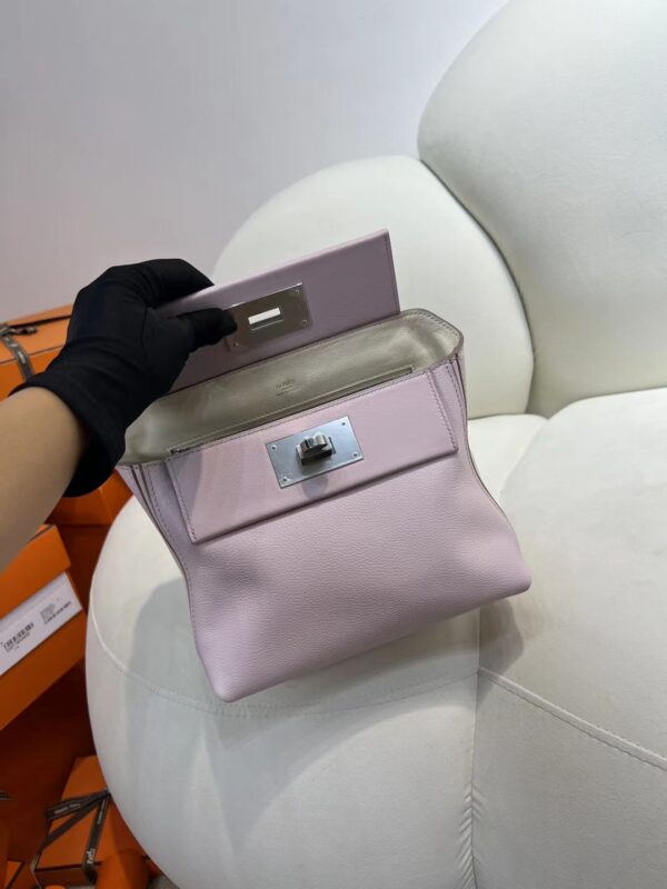 mmexport1716272483579 Hermes Boutique Kelly 2424 Mini Evercolor Leather 09 Mauve Pale Silver Hardware