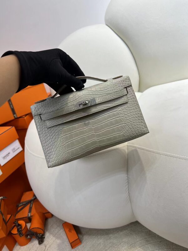 mmexport1716272522339 Vietnam Hermes Kelly Pochette 22CM 80 Gris Pearl Matte Alligator Crocodile Silver Hardware
