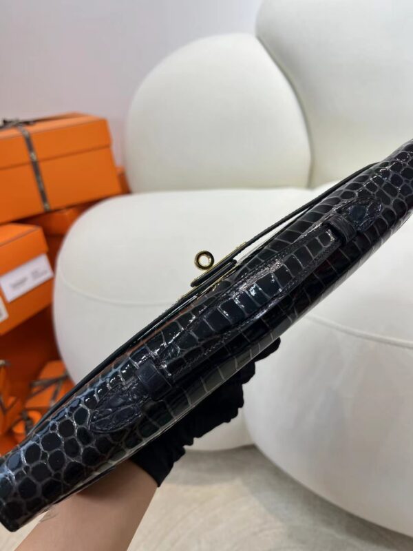 mmexport1716273493938 Australia Sydney Hermes Kelly Cut 31CM Shiny Porosus Crocodile 89 Noir Gold Hardware