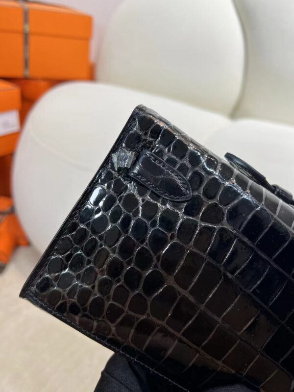 mmexport1716273495720 Australia Sydney Hermes Kelly Cut 31CM Shiny Porosus Crocodile 89 Noir Gold Hardware