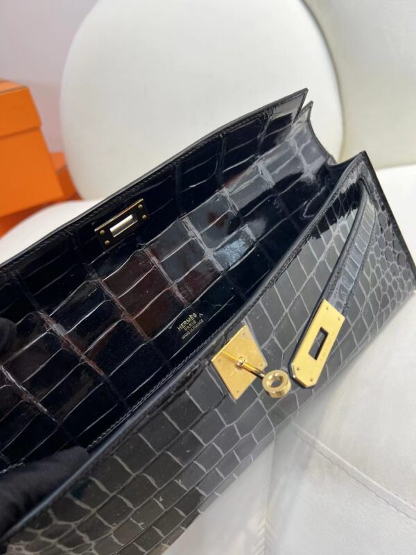 mmexport1716273497604 Australia Sydney Hermes Kelly Cut 31CM Shiny Porosus Crocodile 89 Noir Gold Hardware
