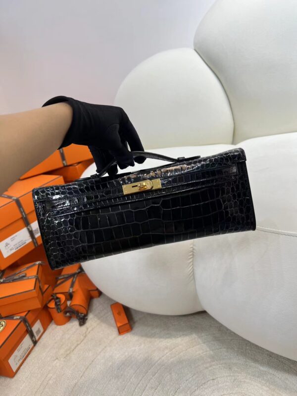 mmexport1716273501915 Australia Sydney Hermes Kelly Cut 31CM Shiny Porosus Crocodile 89 Noir Gold Hardware