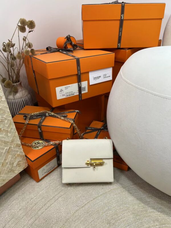 mmexport1717481642663 Hermes Bag Price Verrou Mini 17CM Chevre Leather I2 Nata Light Gold Hardware