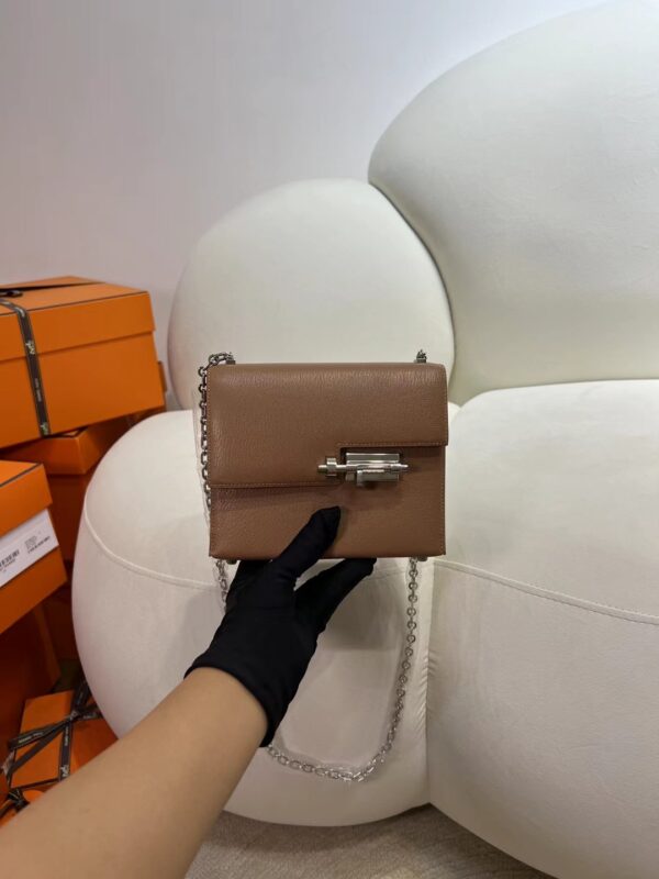 mmexport1717481756988-1 UAE Dubai Hermes Chevre Leather Verrou Mini 17CM 2J Quebracho Silver Hardware