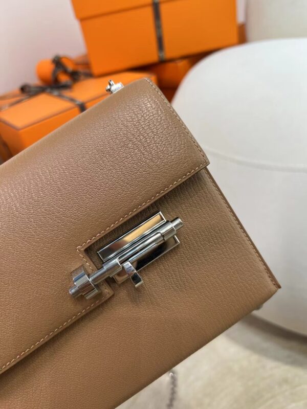 mmexport1717481767489 UAE Dubai Hermes Chevre Leather Verrou Mini 17CM 2J Quebracho Silver Hardware