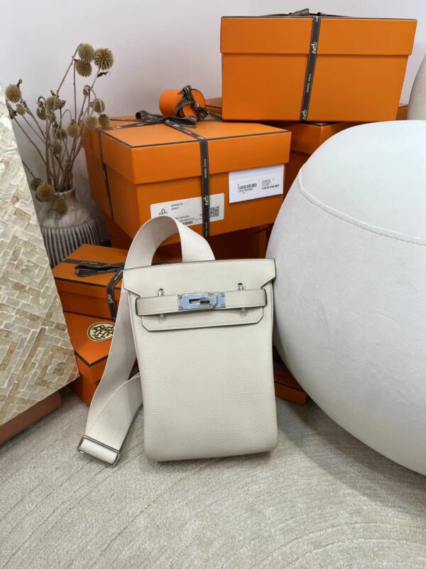 mmexport1717481993272-1 Russia Moscow Hermes Hac A Dos Backpack Togo Leather 10 Craie Silver Hardware