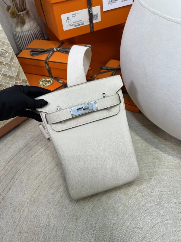 mmexport1717481995148 Russia Moscow Hermes Hac A Dos Backpack Togo Leather 10 Craie Silver Hardware