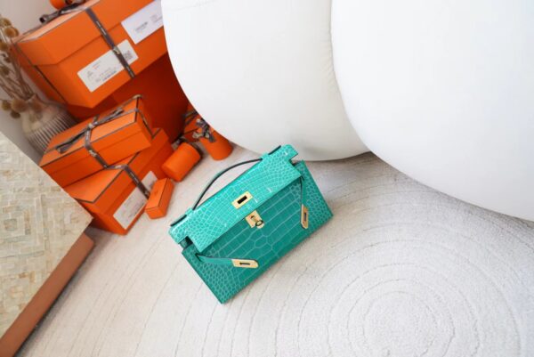 mmexport1720592639051 Russia Moscow Hermes Shiny Alligator Crocodile Kelly Pochette 22cm O6 Vert Jade Gold Hardware