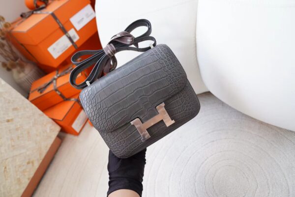 mmexport1720592700579 UAE Dubai Hermes Constance 19CM Matte Alligator Crocodile 88 Gris Graphite Silver Hardware