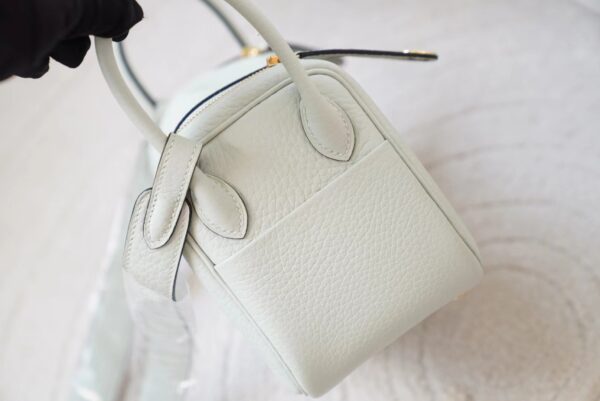 mmexport1720678344369 Russia Moscow Hermes Mini Lindy 19CM Clemence Leather 0W Gris Neve Gold Hardware