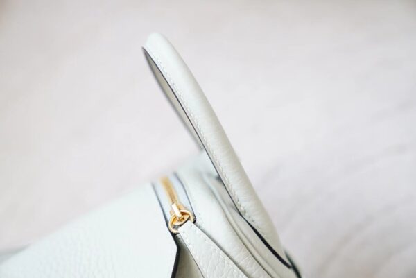 mmexport1720678348026 Russia Moscow Hermes Mini Lindy 19CM Clemence Leather 0W Gris Neve Gold Hardware
