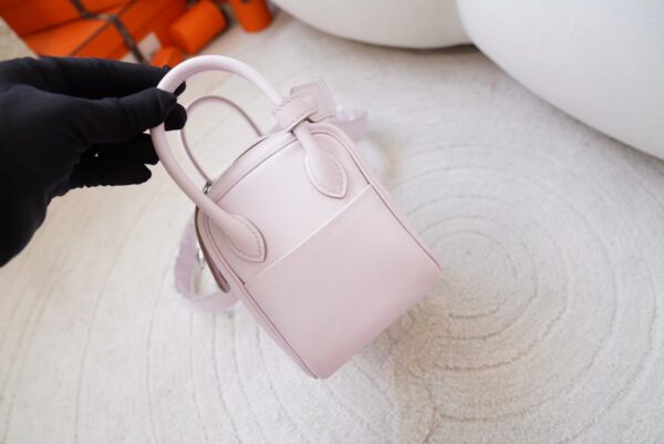 mmexport1720678461998 Hermes Bag Images 09 Mauve Pale & 2S Sesame Swift Leather Mini Lindy 19CM Silver Hardware