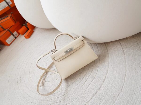 mmexport1721455973686 Russia Moscow Hermes Mini Kelly 19CM Epsom 10 Craie / Deep Blue Silver Hardware
