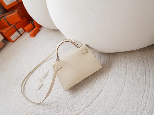 mmexport1721455981926 Russia Moscow Hermes Mini Kelly 19CM Epsom 10 Craie / Deep Blue Silver Hardware