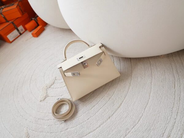 mmexport1721455991370 Russia Moscow Hermes Mini Kelly 19CM Epsom 10 Craie / Deep Blue Silver Hardware