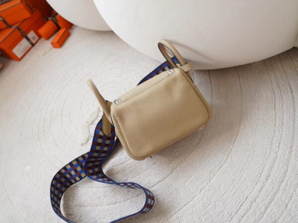 mmexport1721456055520 Hermes Bag Images Mini Lindy 19CM Clemence Leather S2 Gris Trench Knitted Strap Silver Hardware